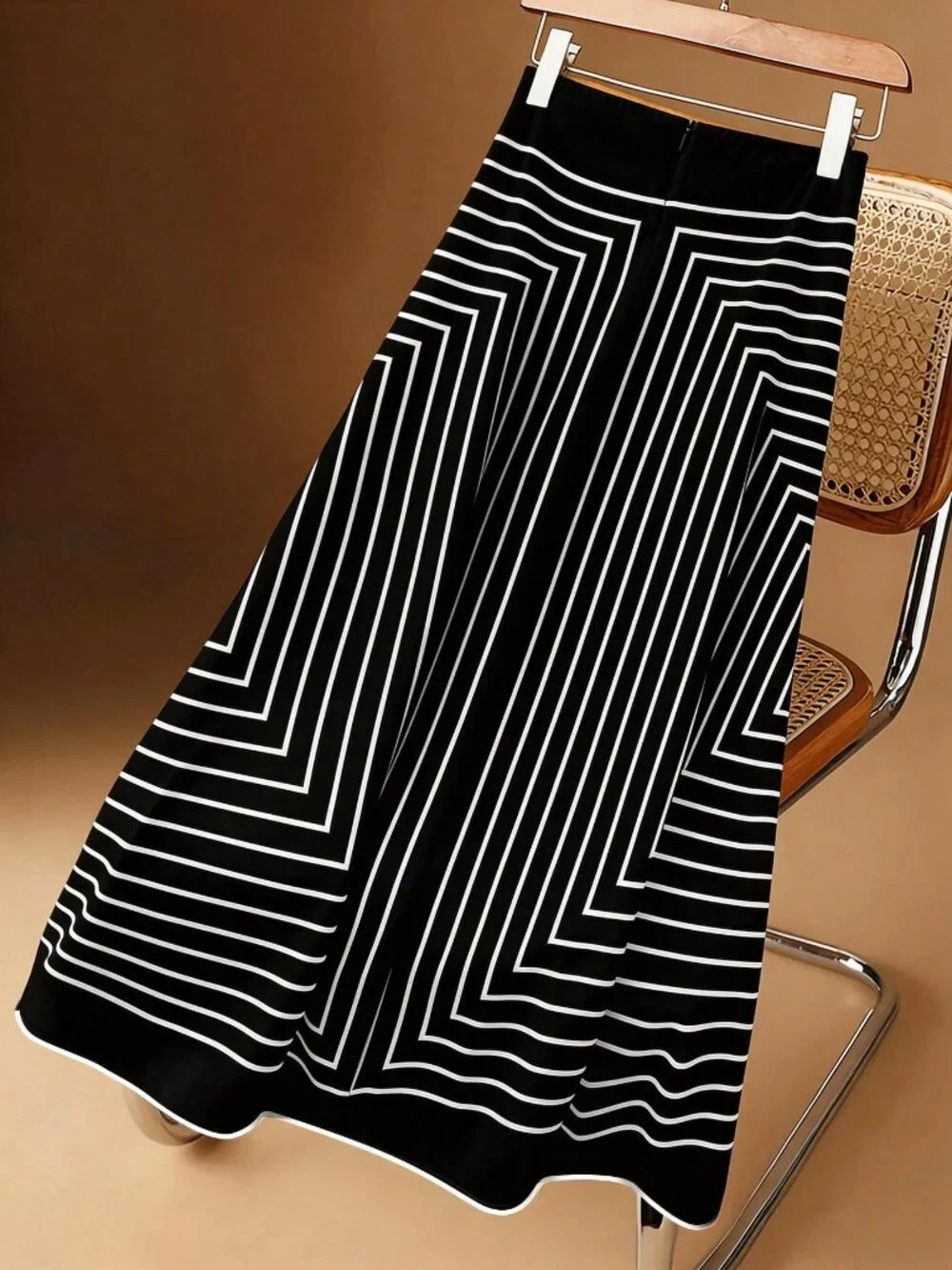 Black Casual Women's Geometric Print High-Waist Zipper A-Line Skirt
